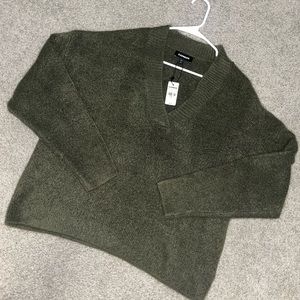 NWT Express Olive Green Semi-Cropped Oversized V-Neck Knit Sweater